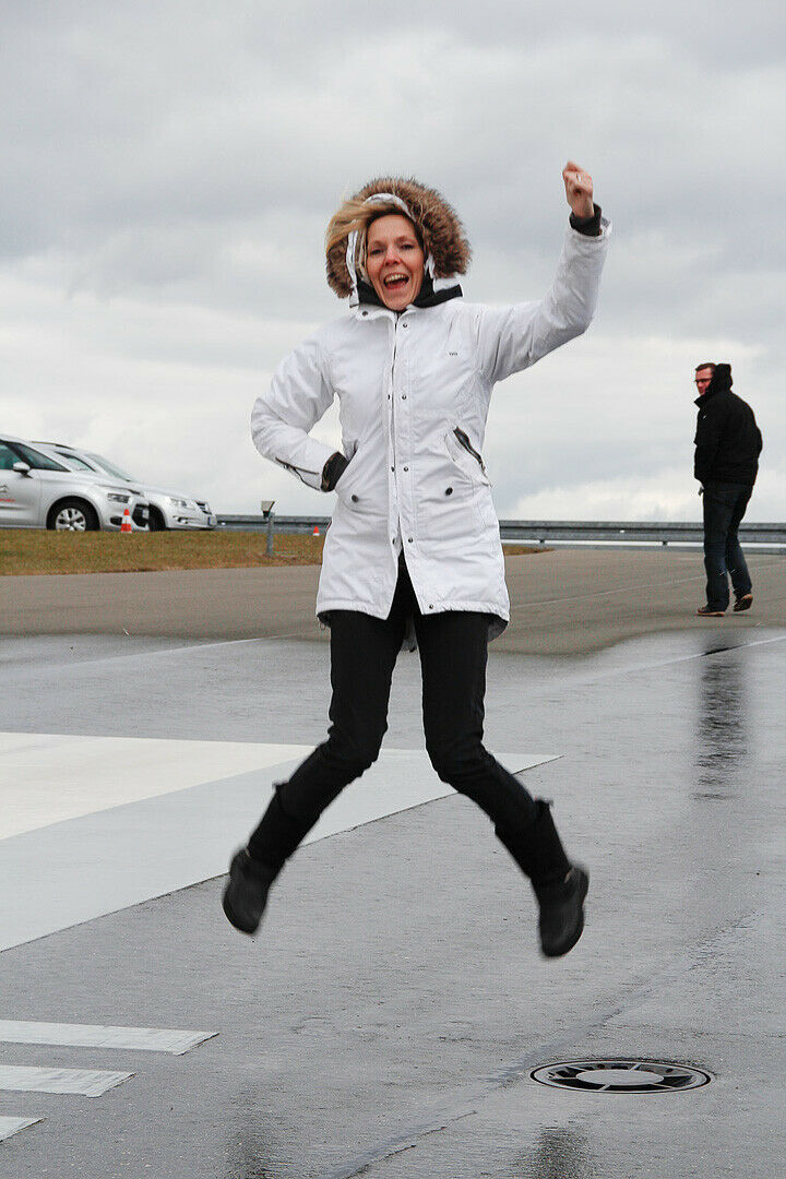 Dieses Foto ist gestellt. Aber wahr ist, dass so ein Fahrsicherheitstraining verdammt viel Spaß macht