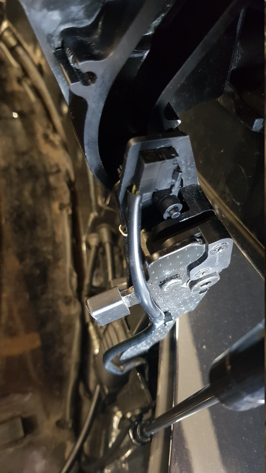 Wer kennt sich mit der Verdecksöffnung beim C70 1 Cabrio aus?