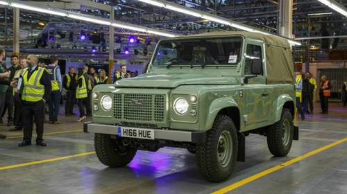 Der letzte je vom Band gelaufene Land Rover Defender ist ein 90 Soft Top in Heritage-Ausstattung
