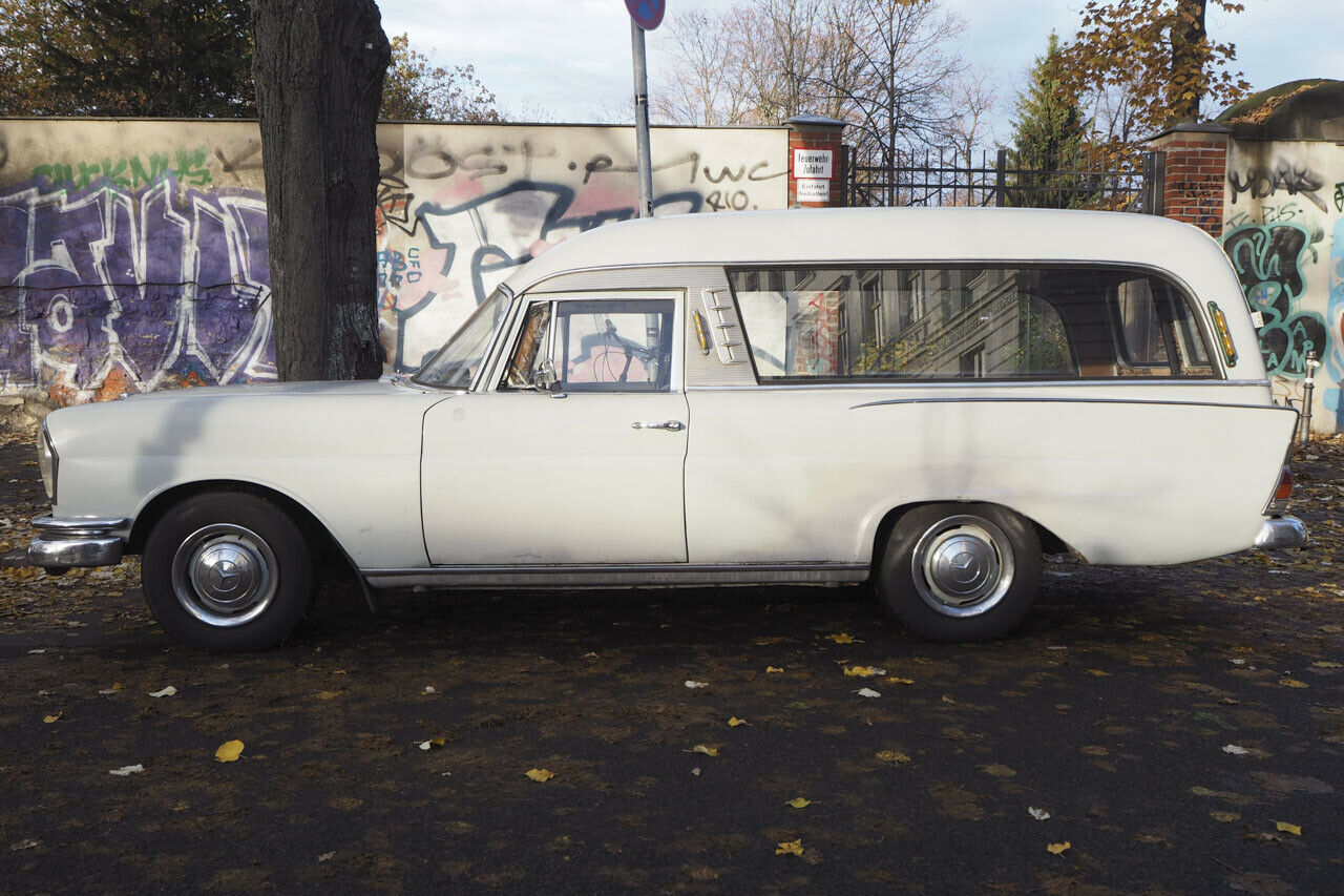 Aus dem Leichenwagen wurde vor Jahren ein Knopf-Transporter