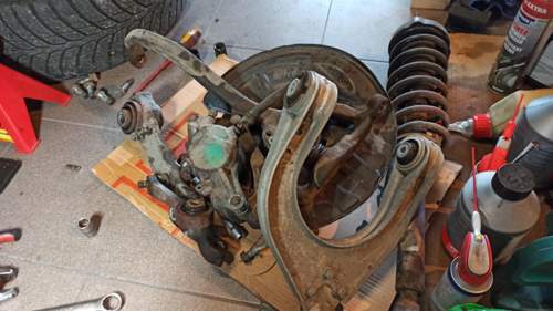 Vorderachse links ausgebaut