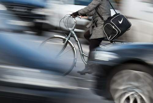 Auch wenn sie manchmal nerven können: Autofahrer sollten immer Rücksicht gegenüber Radfahrern üben