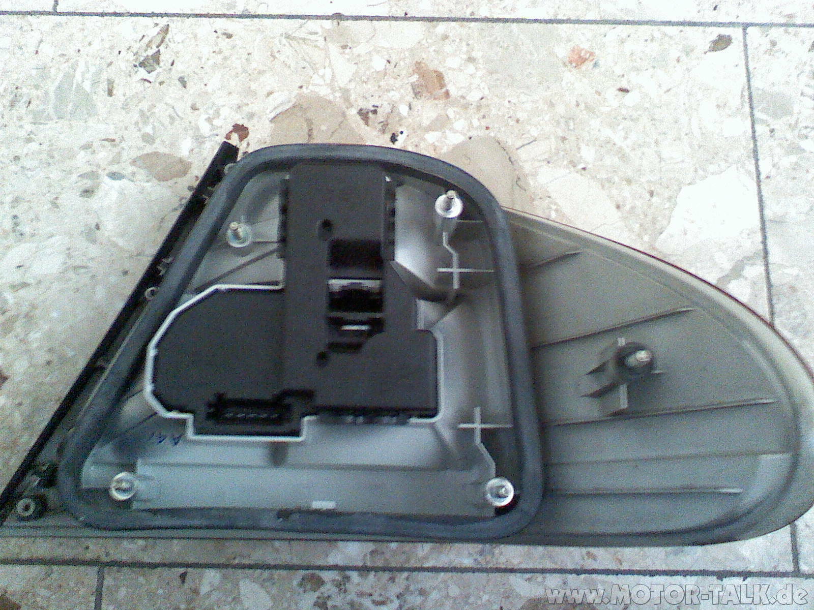 Wie bekomme ich das Rücklicht aus meinem Auto ausgebaut?