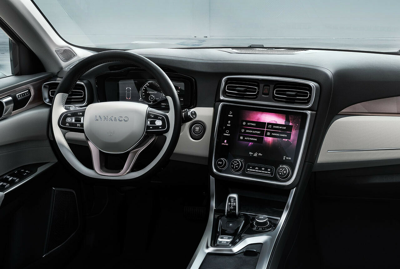Lynk&Co soll vor allem mit Vernetzung punkten. Der Innenraum erinnert teilweise an Volvo-Modelle