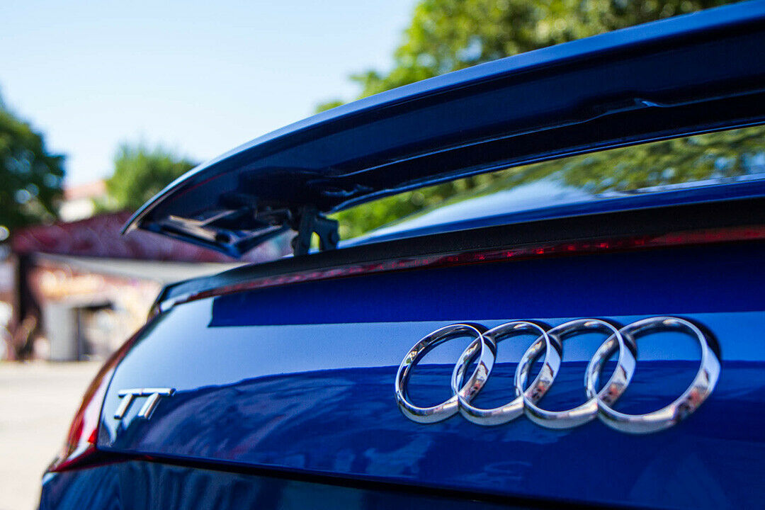 Der Spoiler fährt automatisch bei 120 km/h aus