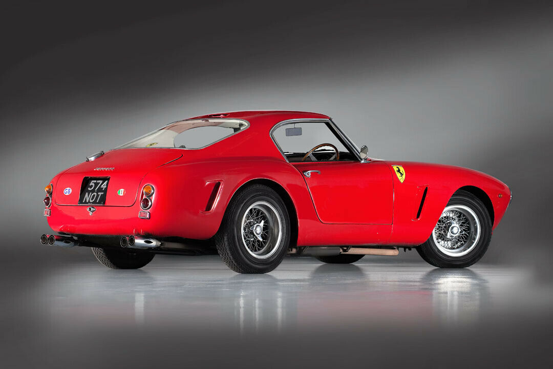 Das Modell ist ein Mischung aus der Sport- und der Luxus-Variante, die es damals bei Ferrari gab