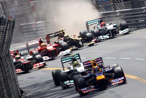 Nirgendwo ist die Startplatzierung so entscheidend. Hier der Start von 2012 mit Mark Webber in Führung. Er gewann das Rennen.