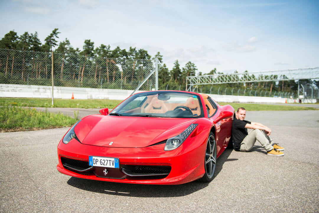 MOTOR-TALK-Redakteur Philipp Monse drehte anlässlich der Ferrari Racing Days eine Runde im 458 Spider