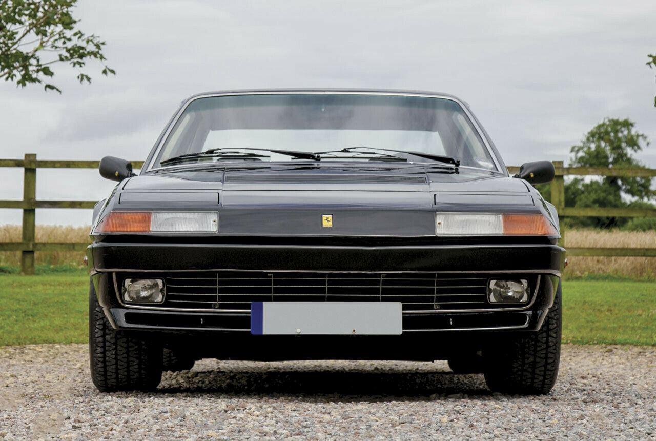 Unter der Haube des Ferrari 400i sitzt ein Zwölfzylinder mit 315 PS