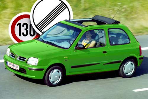 So sehen echte Racer aus: Mit einem giftgrünen Nissan Micra der zweiten Generation wollten wir die 160 km/h knacken