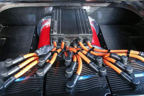 Ursprünglich saß hier ein V8 mit Weber-Vergasern quer im Chassis