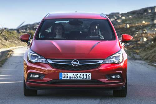 Der Top-Diesel mit 1,6 Litern Hubraum und 160 PS hat genügend Kraft für den 1.435 Kilogramm schweren Astra