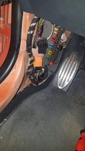 Sicherungskasten R52. Nach Entfernung Se