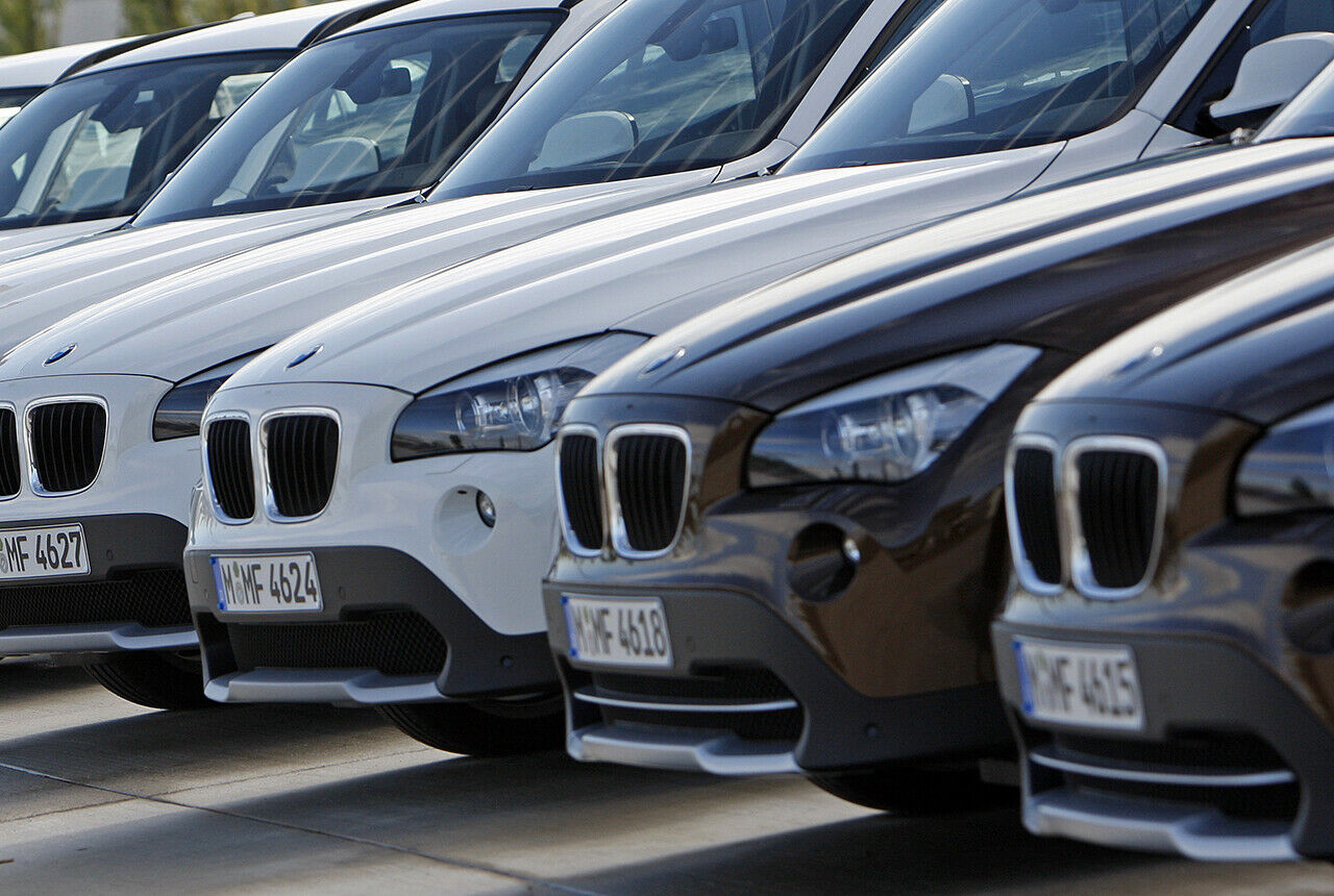 Wenn Senioren Autos kaufen: Gern SUVs, meistens bar