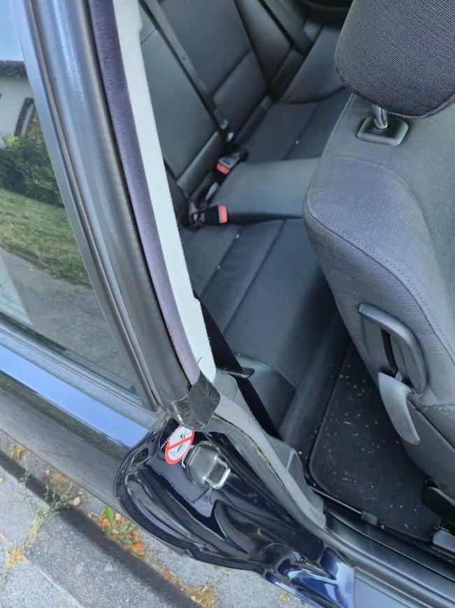 Wie Stoff-Leiste am Türrahmen Coupe reparieren?