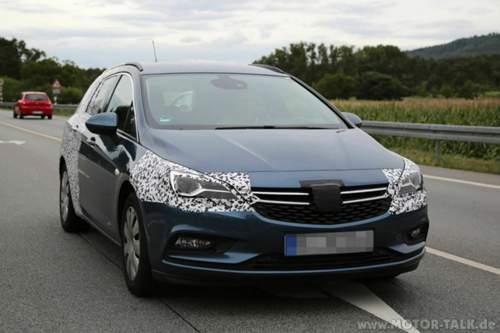 LED-Tagfahrlicht und -Blinker sind im Astra K Serie. LED-Scheinwerfer kosten dagegen Aufpreis