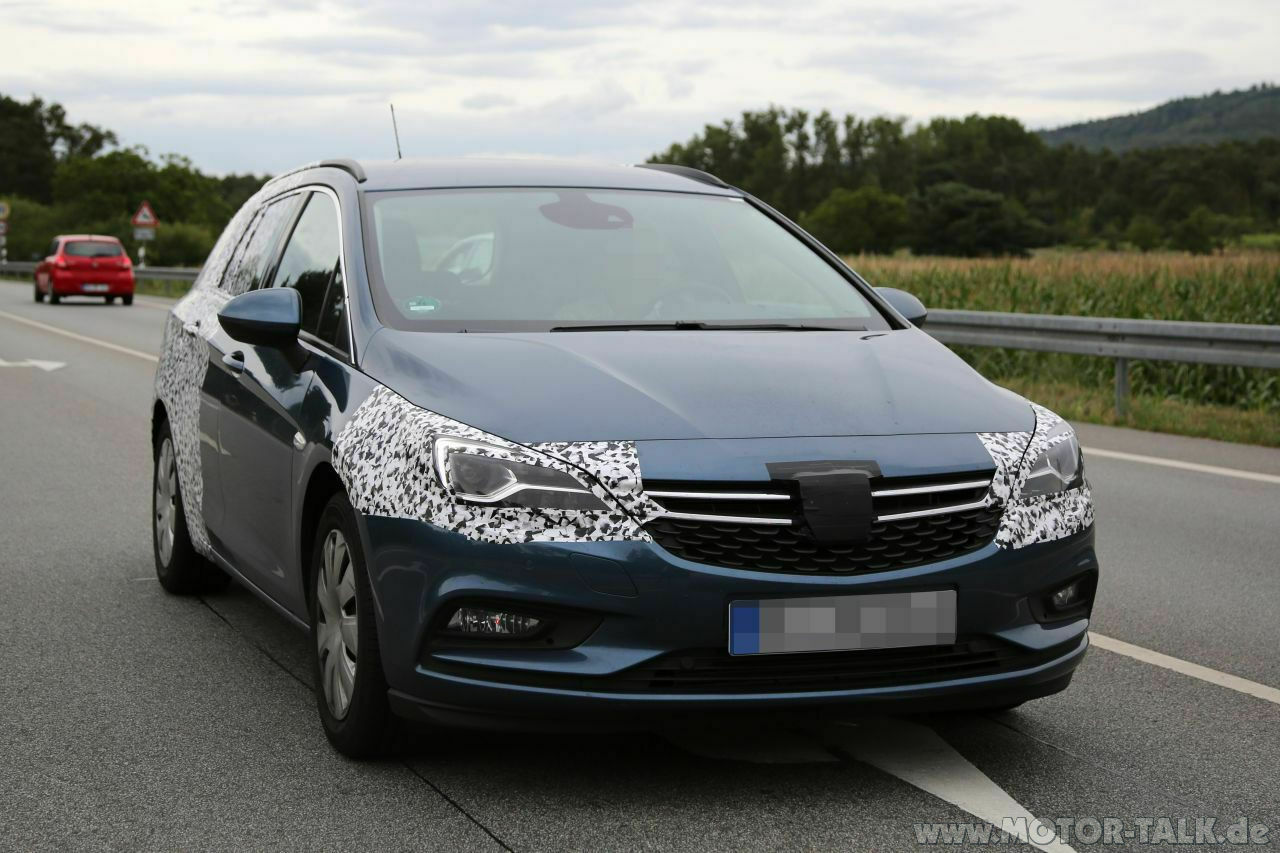 LED-Tagfahrlicht und -Blinker sind im Astra K Serie. LED-Scheinwerfer kosten dagegen Aufpreis