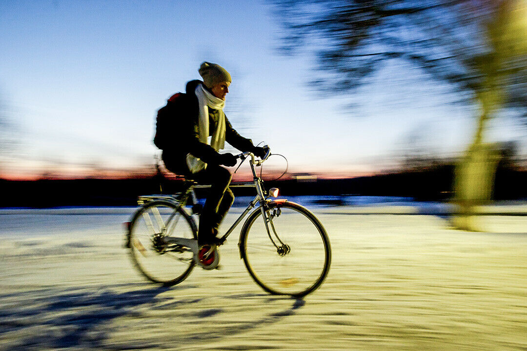 Wer seine Sichtbarkeit verbessert, fährt sicherer. Jedoch: Die Zahl verunglückter Radfahrer steigt. Besonders gefährdet ist die Altersgruppe ab 65 Jahre