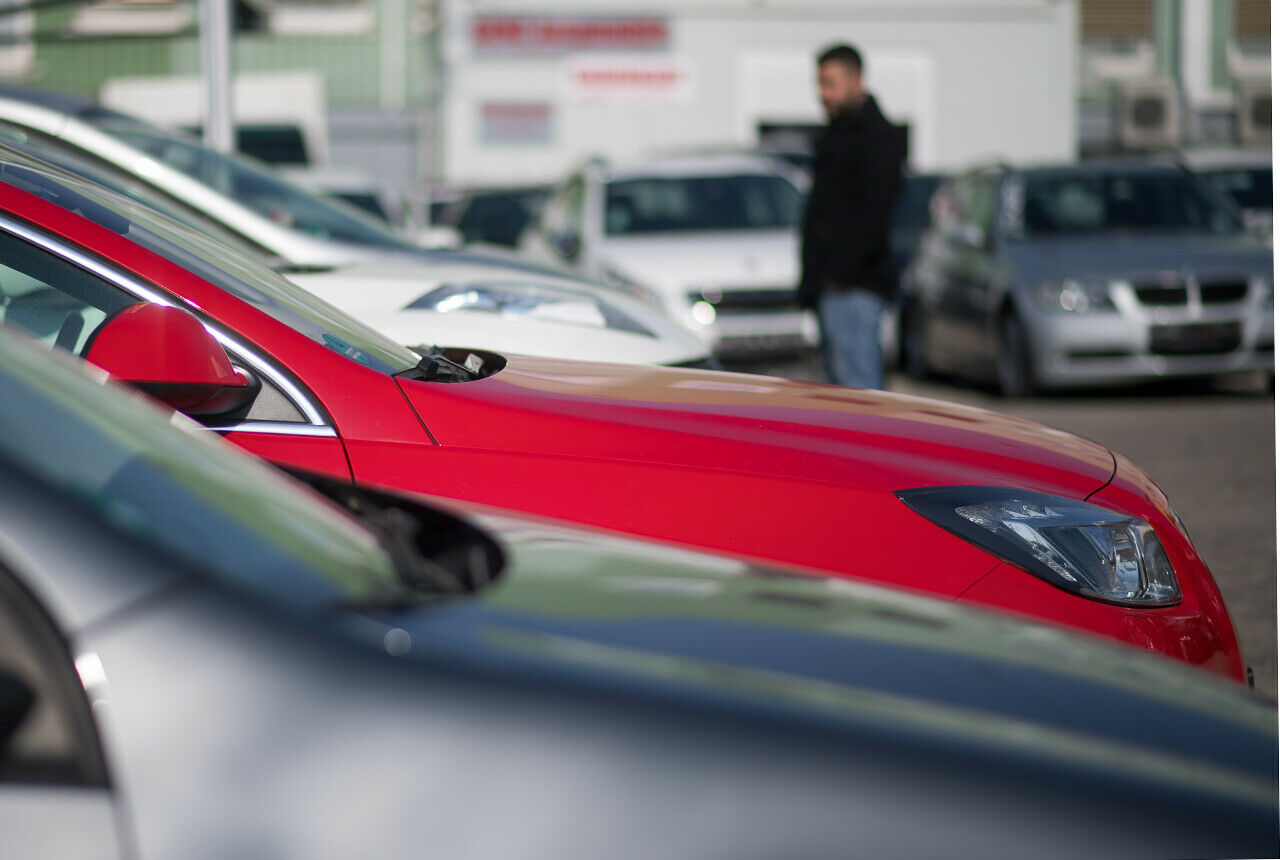 Im Juni 2018 ist laut der DAT die Anzahl gehandelter Diesel auf dem Gebrauchtwagenmarkt wieder angestiegen. Rund 5.000 Fahrzeuge mehr wurden verkauft