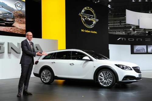Opel Chef Karl-Thomas Neumann kündigte im Dezember ein Software-Update für den 1,6-Liter-Diesel an, um Emissionen zu senken. Es soll zur zweiten Jahreshälfte 2016 fertig sein