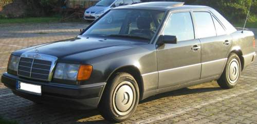 W124-blau-schwarz-metallic-neutral