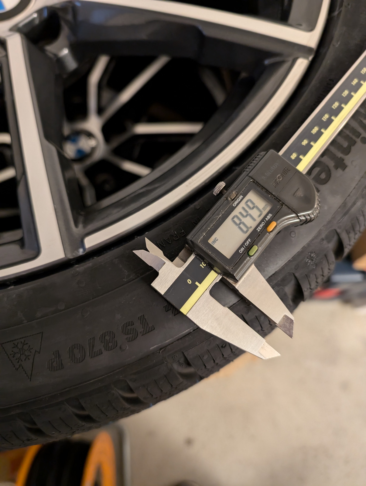 Wieviel Millimeter Profiltiefe haben Eure Neureifen?