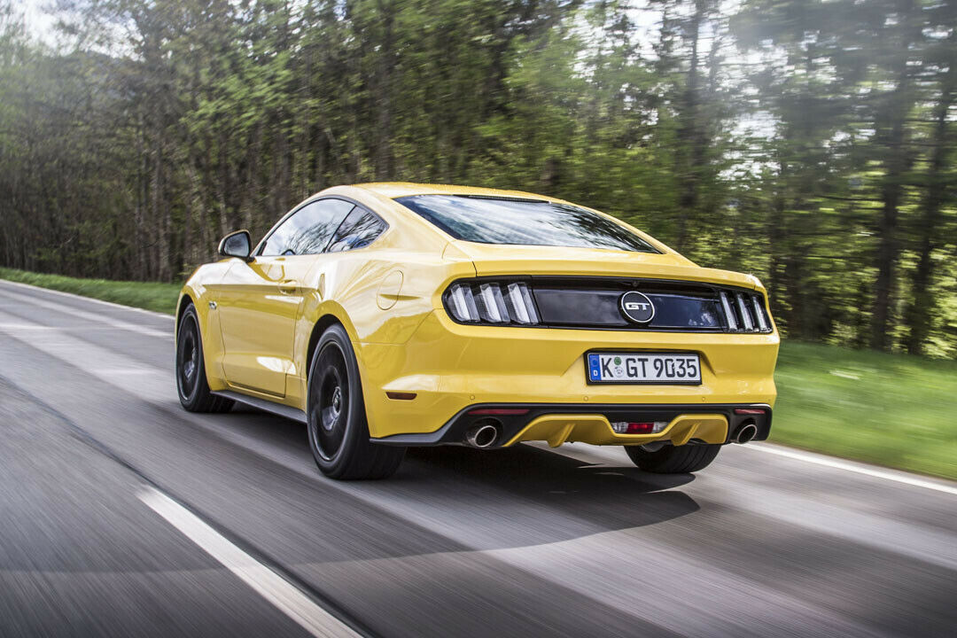 Man kann den Mustang bei jedem Ford-Händler bestellen. Probefahrten und Ausstellungsfahrzeuge gibt es aber nur in sog. "Ford Stores", 90 sind deutschlandweit geplant