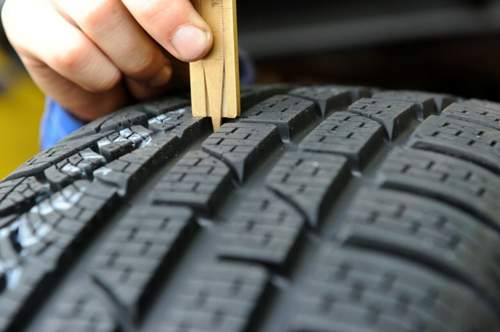 Autoclubs raten dazu Winterreifen mit einer Profiltiefe von unter vier Millimetern nicht mehr zu nutzen