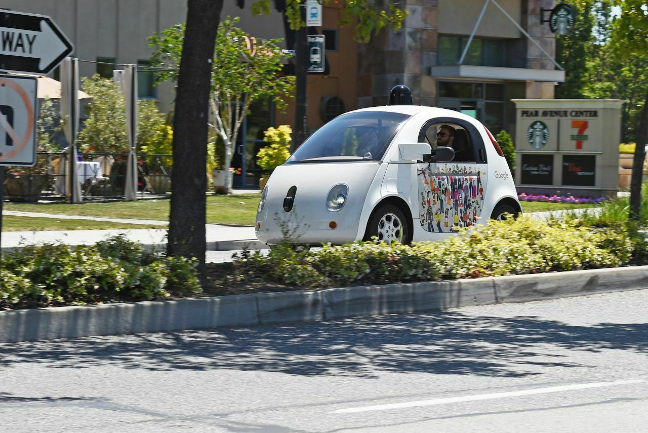 Das "Google-Auto" wird es so nie geben: Seine Entwickler sehen darin lediglich einen Prototypen. Immerhin eignet sich der zur Illustration von Googles Fahrzeug-Entwicklungsprogramm