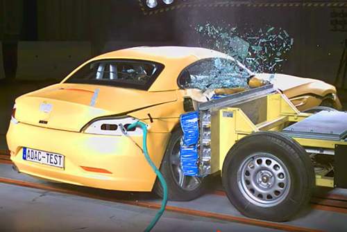Besseres Ergebnis: Der BMW Z4 schützte den Fahrer durch seine hohe Mittelkonsole
