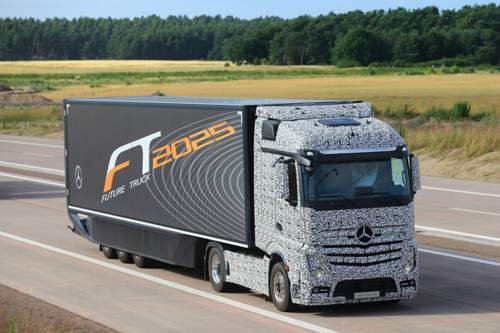 Mercedes will die Technik für autonom fahrende Lkw bis 2025 zur Marktreife gebracht haben