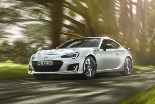 Der Subaru BRZ kommt mit 200 PS aus einem frei saugenden 2,0-Liter Boxer. Und Hinterradantrieb