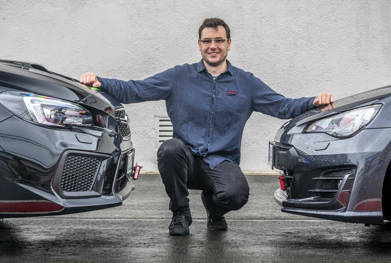MOTOR-TALK-Redakteur Sven Förster fuhr den auslaufenden Allrad-Sportler Subaru WRX STI (links) und den hinterradgetriebenen BRZ