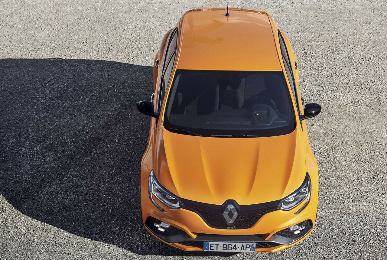 Erkennungsmerkmal im Rückspiegel: Wenn Scheinwerfer in Zielflaggen-Design auftauchen, handelt es sich um einen Megane  R.S.