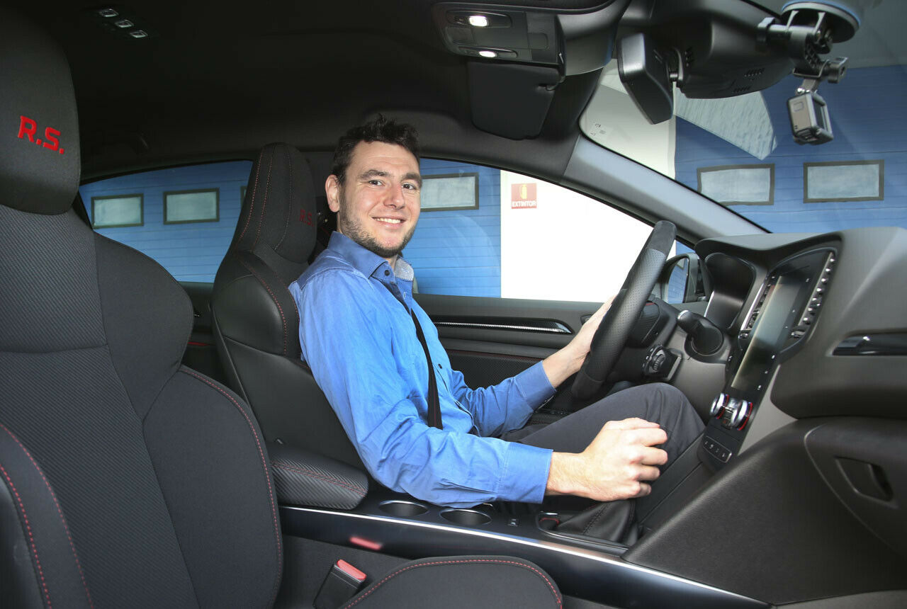 Der Innenraum des Renault Mégane R.S.: Die einteiligen Sportsitze bieten guten Seitenhalt. Im Fond gibt es im Fußraum wenig Platz