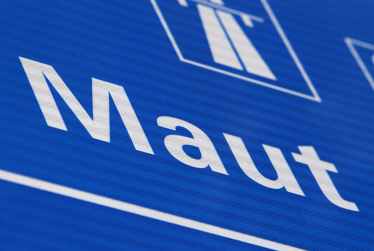 Die deutsche Pkw-Maut soll ab 2019 erhoben werden. Zwei Jahre später soll sie laut einem Bericht des "Sterns" pro Kilometer berechnet werden. Eine Verrechnung mit der Kfz-Steuer wäre dann nicht mehr möglich