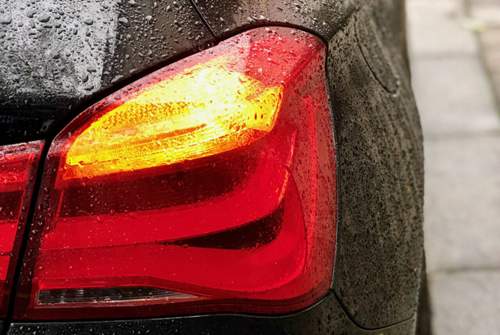 Eine wachsende Zahl von Autofahrer hält Blinken für überflüssig. Die Gründe hierfür sind vielschichtig, die Folgen jedoch stets ärgerlich bis gefährlich