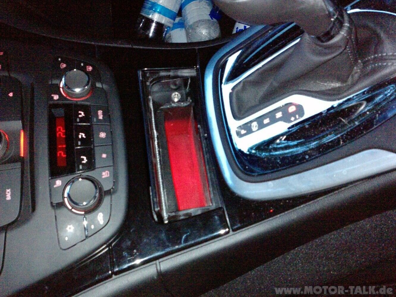 Wo befindet sich der USB Anschluss?