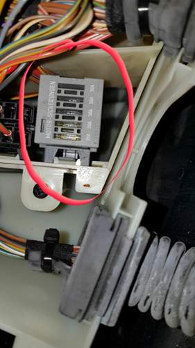 Sicherungsbox-fuer-die-motorsteuerung