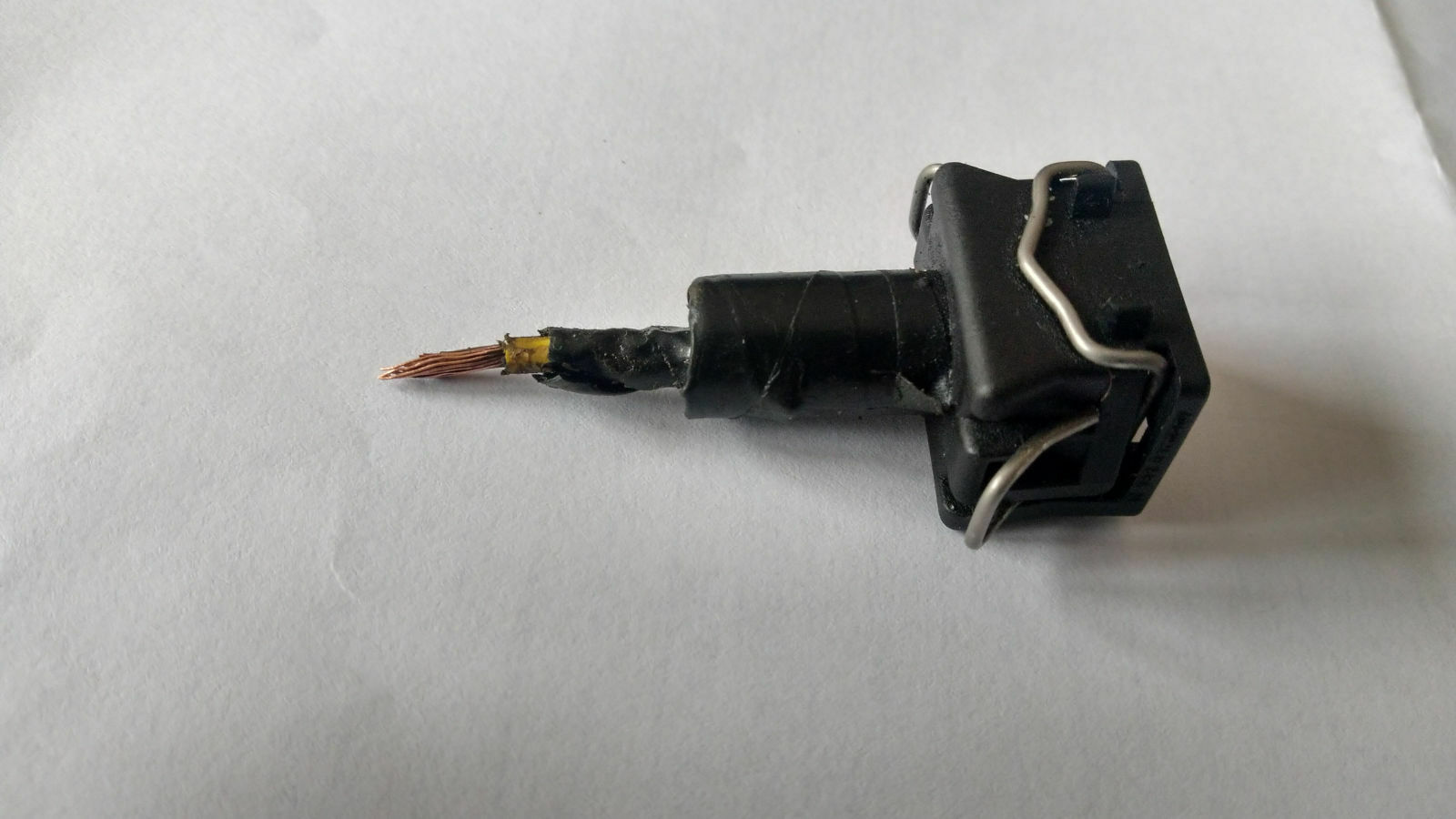 Wo kommt das Kabel für den Magnetschalter aus der Spritzwand 1,9 TDI Bj. 2002