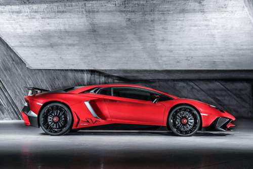Jedes PS im Lamborghini Aventador Superveloce bewegt 2,03 Kilogramm - wenn man vom Trockengewicht ausgeht