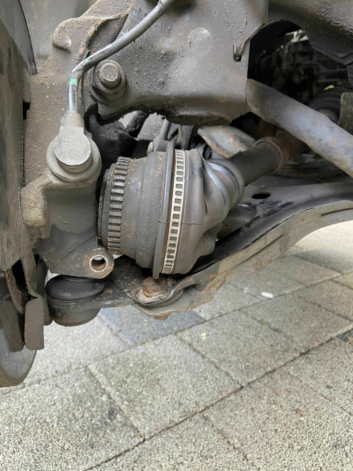 Woher kommt das Heulen und leichtes vibrieren im Lenkrad bei Fahrt, Audi 80 B4 1994
