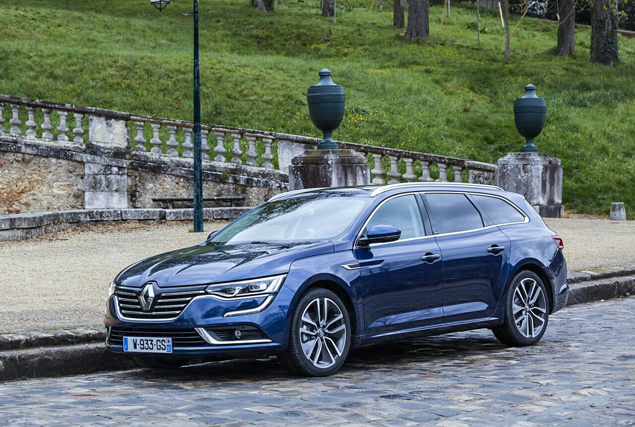 Der Renault Talisman Grandtour fährt selbstbewusst das aktuelle Familiengesicht der Franzosen durch die Gegend