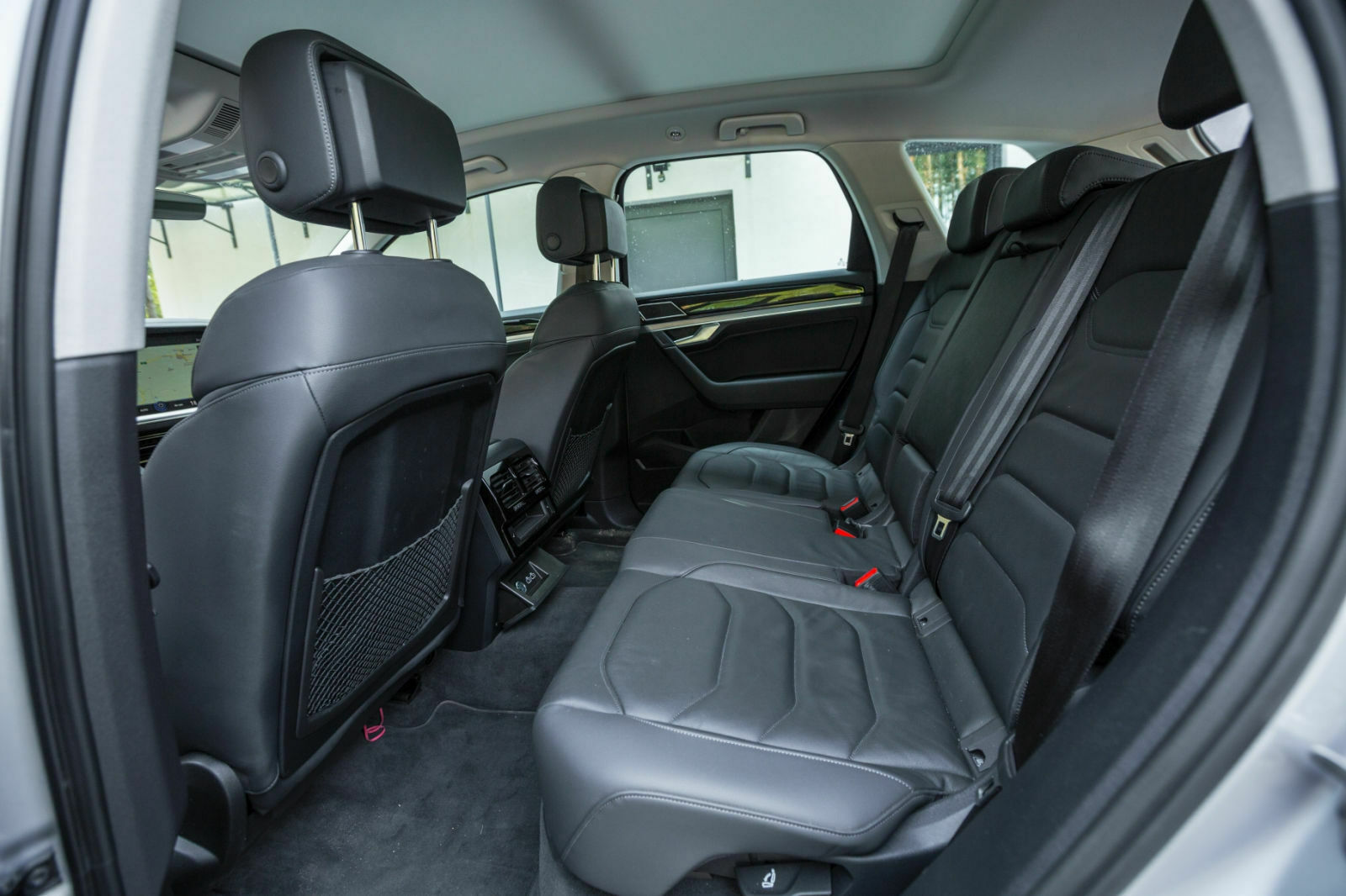 Auch auf der Rückbank lässt das große VW-SUV keinen Gedanken an Enge aufkommen
