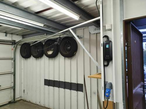 Ladestation in der Garage