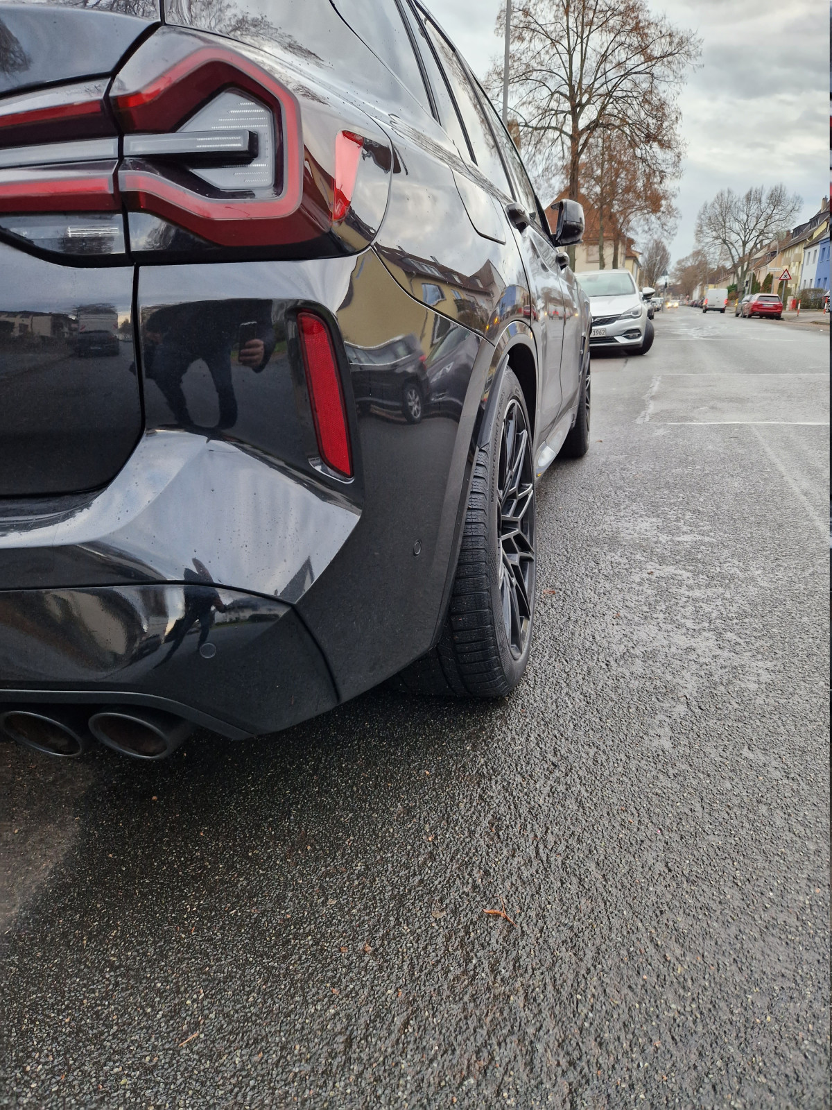 X3M Comp. LCI Winterreifen 265 vorne und 295 hinten auf orig. Schmiedefelgen mit Distanzscheiben