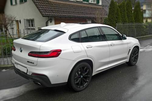 Bmw-x4-m40d-hinten-seitlich