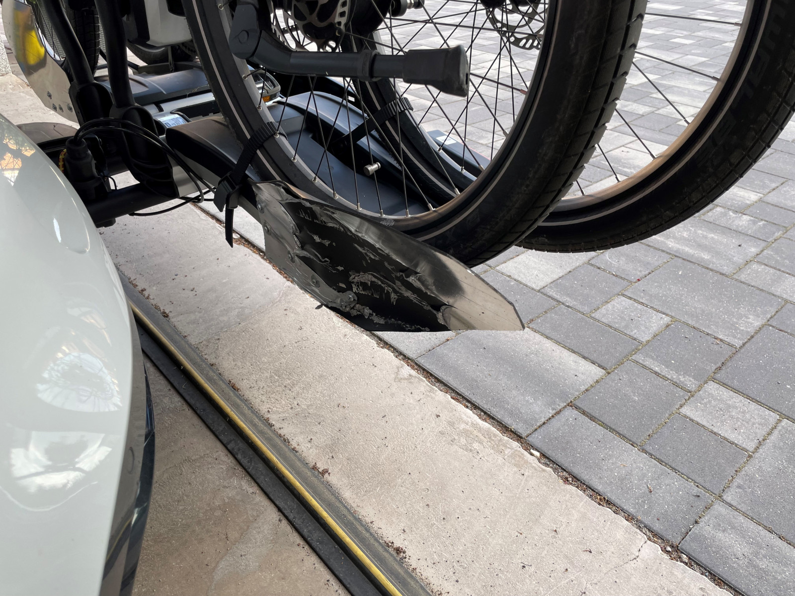 X5 45e Fahrradträger an AHK