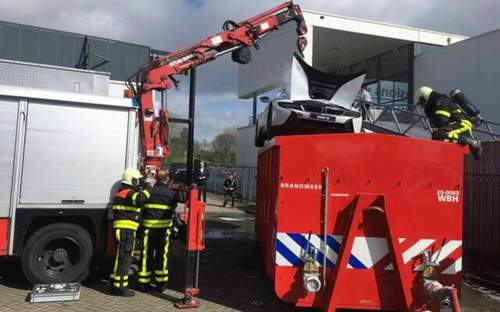 Redboxx Löschcontainer für heiße Stromer