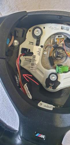 M Lenkrad aber wofür ist das Kabel da?